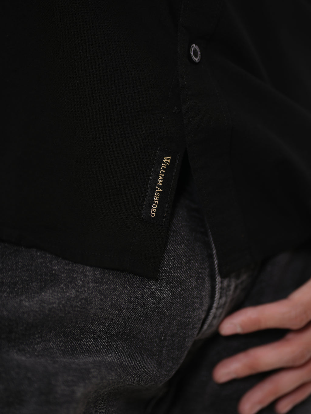 William Ashford Essential Textured Shirt in Black