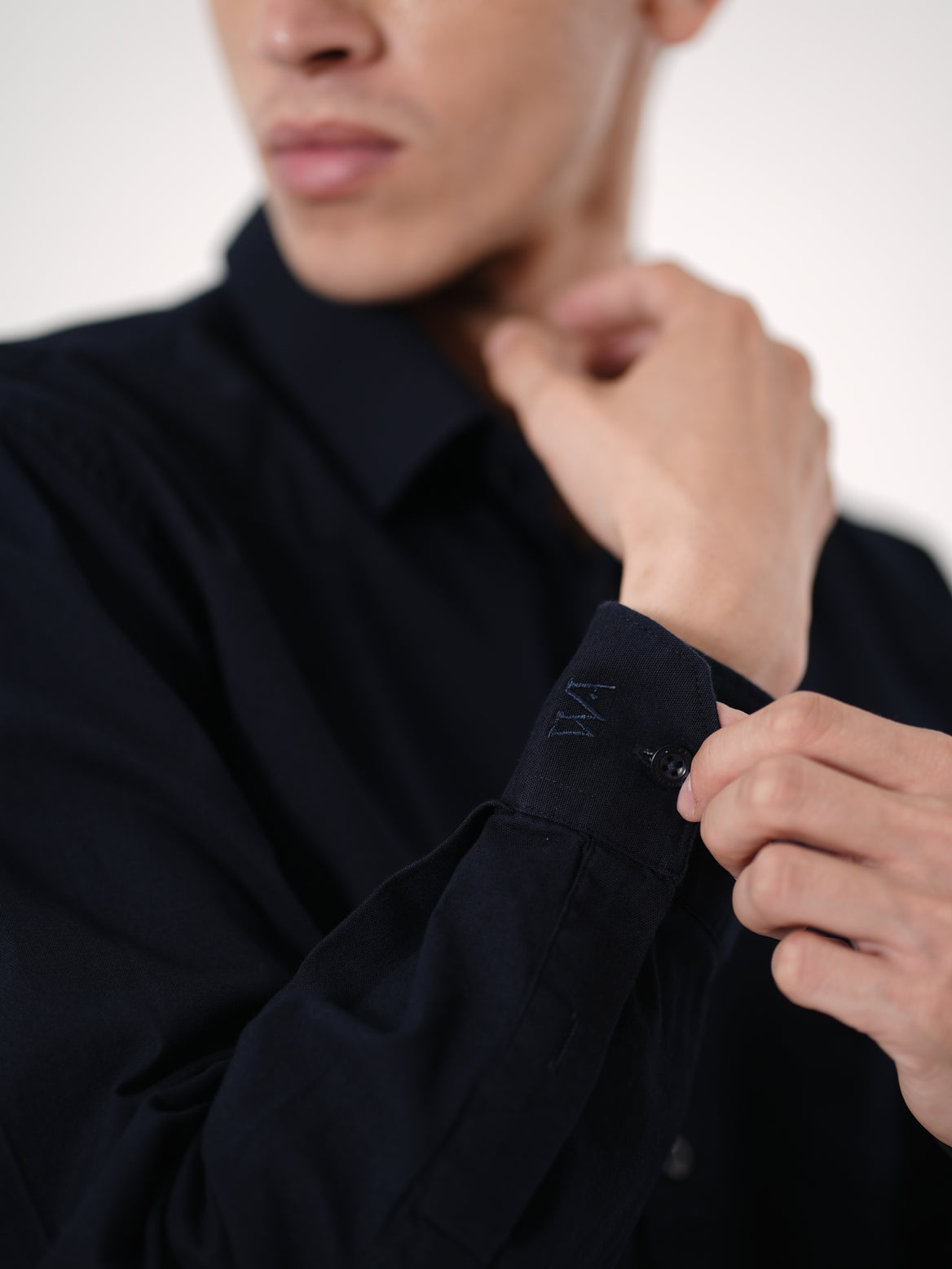 William Ashford Essential Textured Shirt in Navy Blue